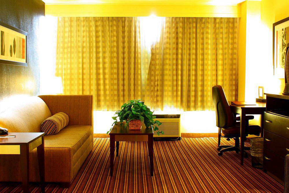 Hotel Wyndham Garden Norfolk Downtown Exterior foto
