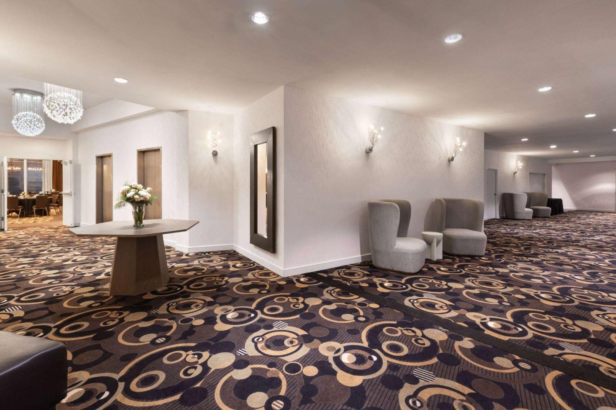 Hotel Wyndham Garden Norfolk Downtown Exterior foto
